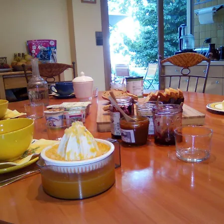 Chez Frederique Et Norbert Bed & Breakfast Mogneneins